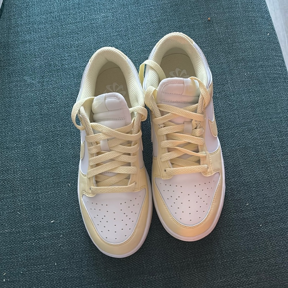 Woman’s dunks